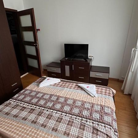 Apartament 3 Camere Otopeni Esterno foto