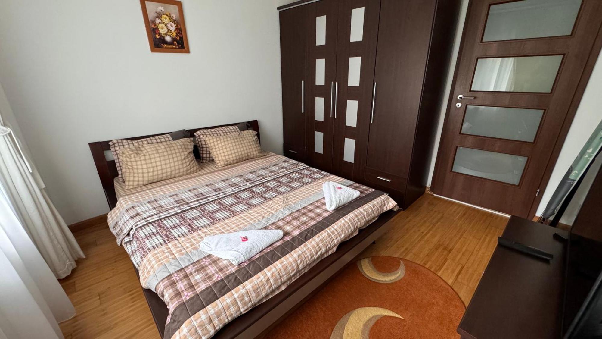Apartament 3 Camere Otopeni Esterno foto